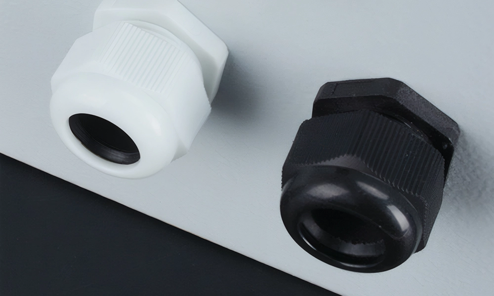 PV combiner box waterproof cable gland – IP68-rated sealing connector for cable entries, dust-tight and rainproof protection with compression sealing ring for outdoor solar installation